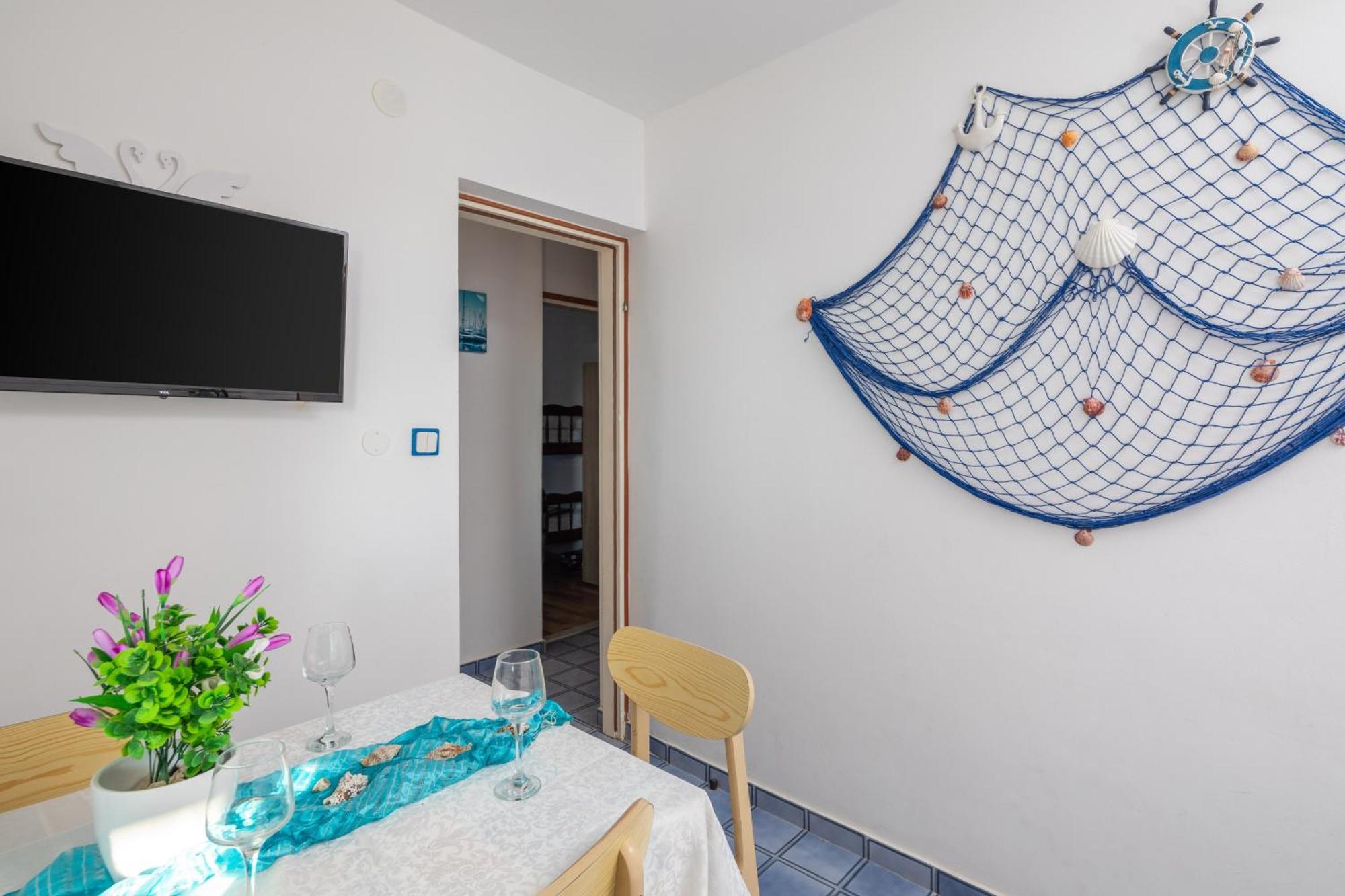 Urban Edge - Beach Apartments Omiš Exterior foto